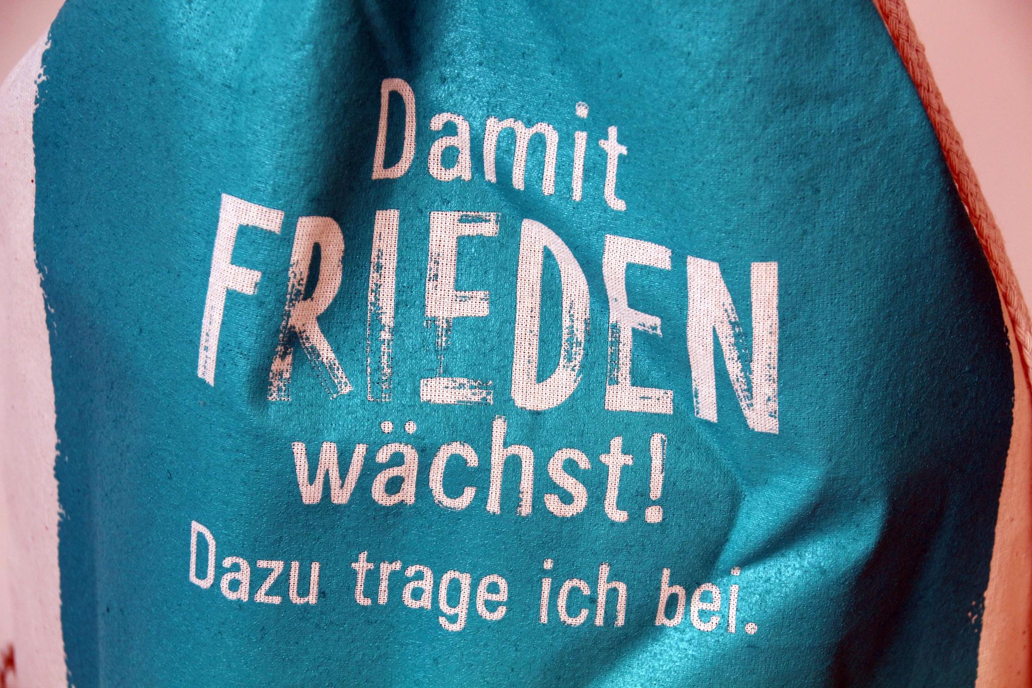 Eine Aufschrift Damit Frieden wächst