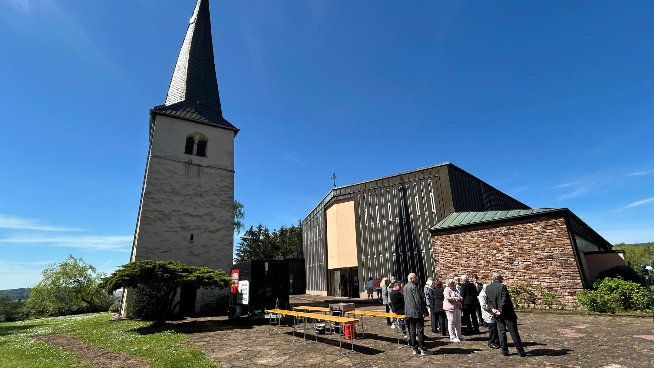 Aussenansicht profanierte Kirche Lockweiler