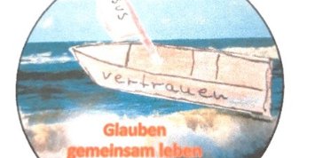 Schiff namens 'Vertrauen' im Sturm mit Jesus als Segel