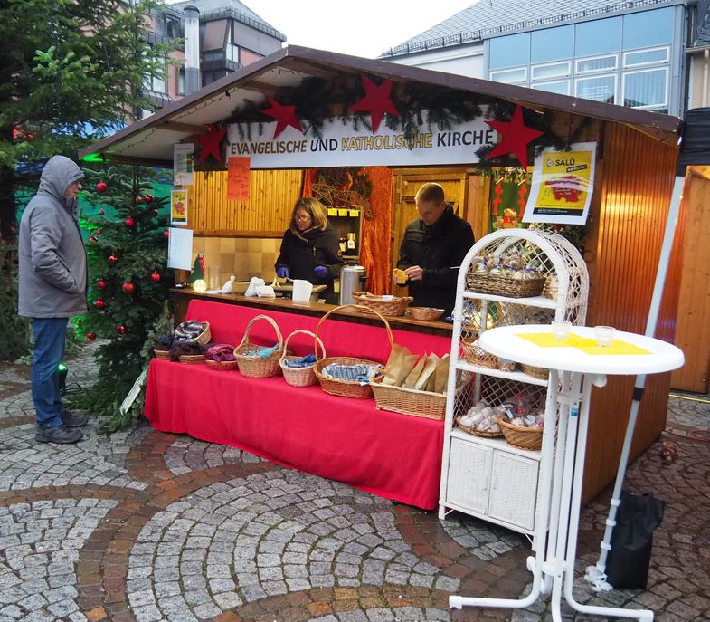 Ein Weihnachtsstand auf dem Weihnachstmarkt (c) Ulrike Kaub Ein Weihnachtsstand auf dem Weihnachstmarkt