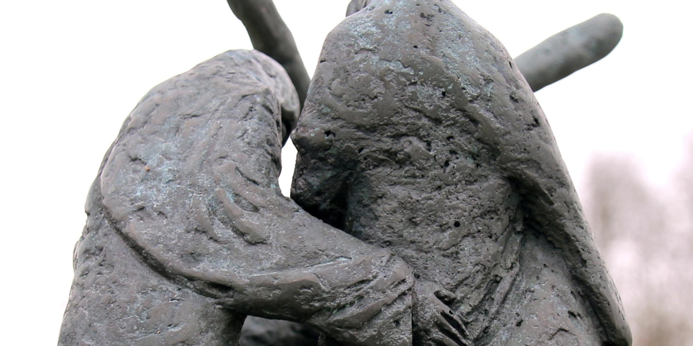 Frauen mit Jesus auf dem Kreuzweg Plastik Madfelder Kreuzweg